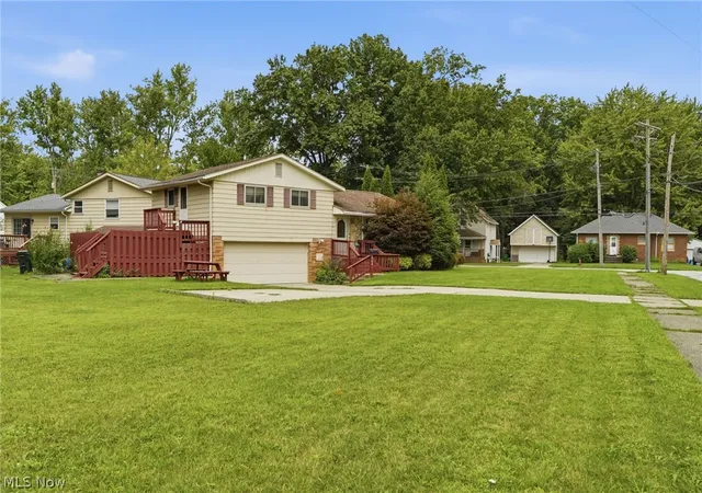 Photo 2 of Single family home for sale at 744 Edwards Dr, Berea, OH 44017 | MLS# 5238078 | Listing updated on 2026-09-04