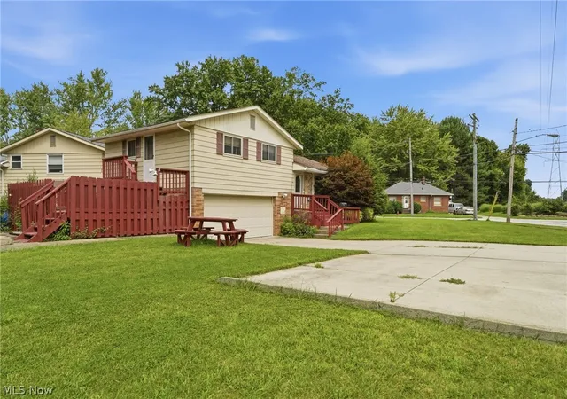 Photo 3 of Single family home for sale at 744 Edwards Dr, Berea, OH 44017 | MLS# 5238078 | Listing updated on 2026-09-04