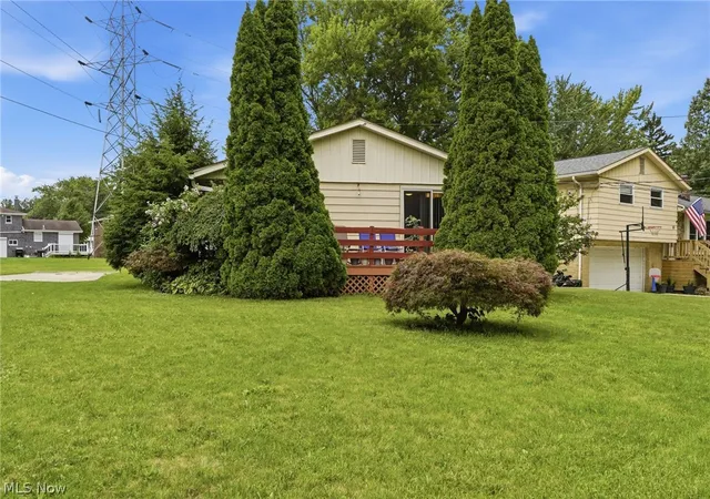 Photo 3 of Single family home for sale at 744 Edwards Dr, Berea, OH 44017 | MLS# 5238078 | Listing updated on 2026-09-04