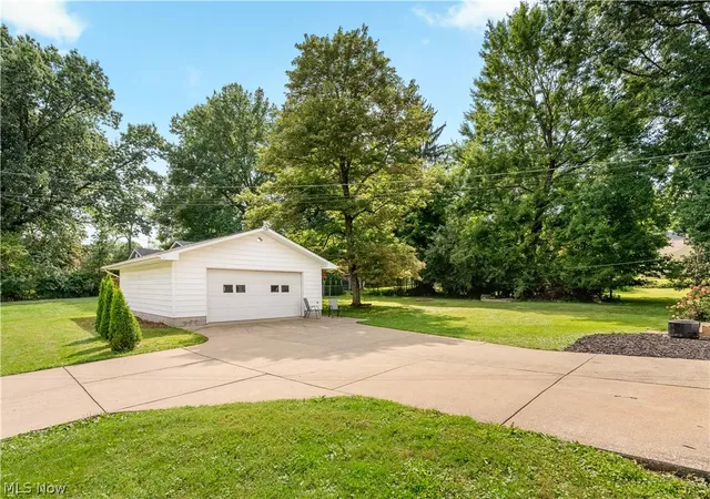 Photo 3 of Single family home for sale at 7946 Parkford St NW, Massillon, OH 44646 | MLS# 5238033 | Listing updated on 2026-10-05
