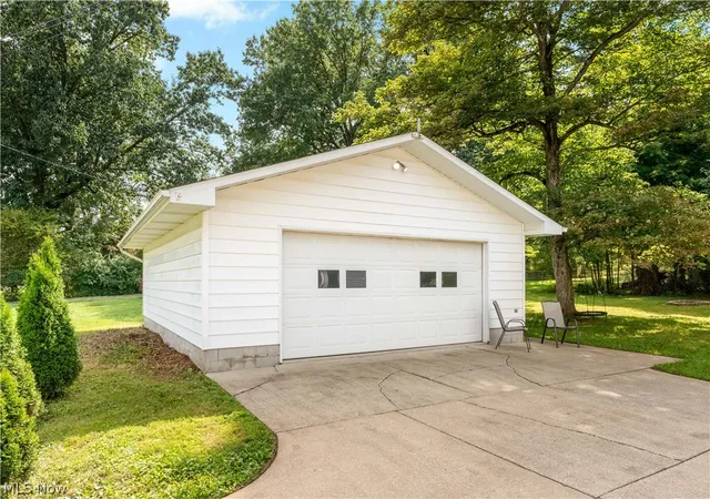 Photo 4 of Single family home for sale at 7946 Parkford St NW, Massillon, OH 44646 | MLS# 5238033 | Listing updated on 2026-10-05