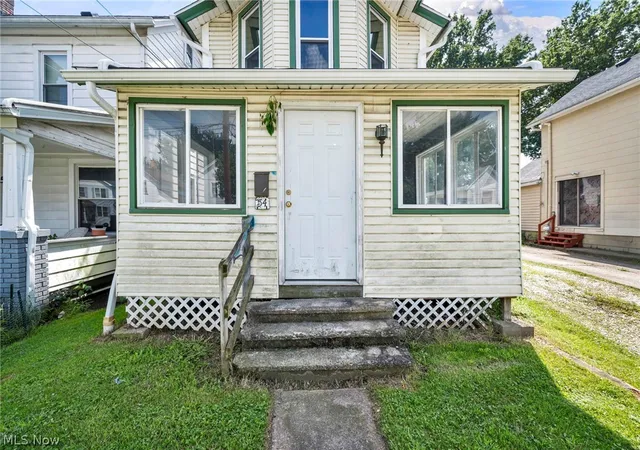 Photo 2 of Single family home for sale at 54 Brown St, Barberton, OH 44203 | MLS# 5238081 | Listing updated on 2026-09-13