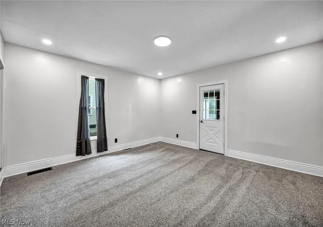Photo 3 of Single family home for sale at 54 Brown St, Barberton, OH 44203 | MLS# 5238081 | Listing updated on 2026-10-01
