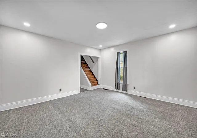 Photo 3 of Single family home for sale at 54 Brown St, Barberton, OH 44203 | MLS# 5238081 | Listing updated on 2026-10-01