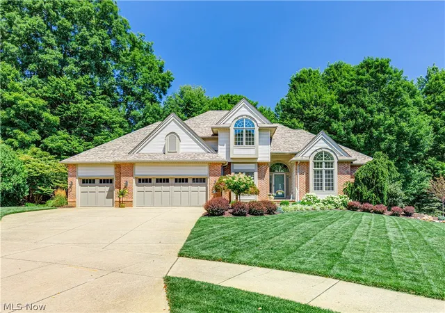 Single family home for sale at 2039 Bent Crk Trl, Cuyahoga Falls, OH 44223 | MLS# 5238245