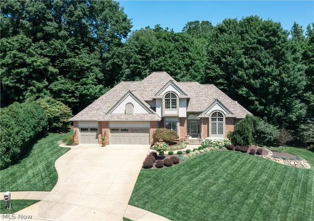 Photo 2 of Single family home for sale at 2039 Bent Crk Trl, Cuyahoga Falls, OH 44223 | MLS# 5238245 | Listing updated on 2026-09-11