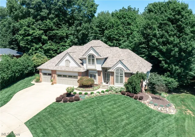 Photo 3 of Single family home for sale at 2039 Bent Crk Trl, Cuyahoga Falls, OH 44223 | MLS# 5238245 | Listing updated on 2026-09-11