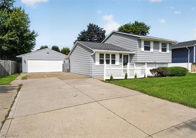 Photo 2 of Single family home for sale at 4036 Leavitt Rd, Lorain, OH 44053 | MLS# 5237965 | Listing updated on 2026-09-14