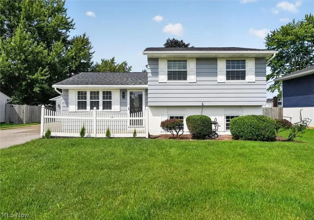 Photo 3 of Single family home for sale at 4036 Leavitt Rd, Lorain, OH 44053 | MLS# 5237965 | Listing updated on 2026-09-14
