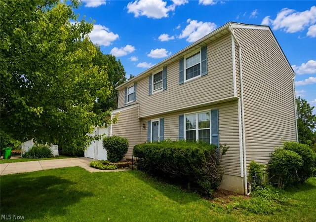 Photo 2 of Single family home for sale at 5511 Pond Ct, Stow, OH 44224 | MLS# 5236962 | Listing updated on 2026-09-10