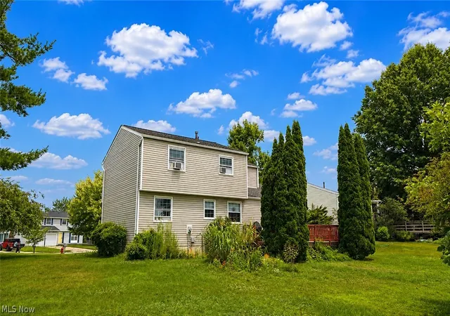 Photo 3 of Single family home for sale at 5511 Pond Ct, Stow, OH 44224 | MLS# 5236962 | Listing updated on 2026-09-10