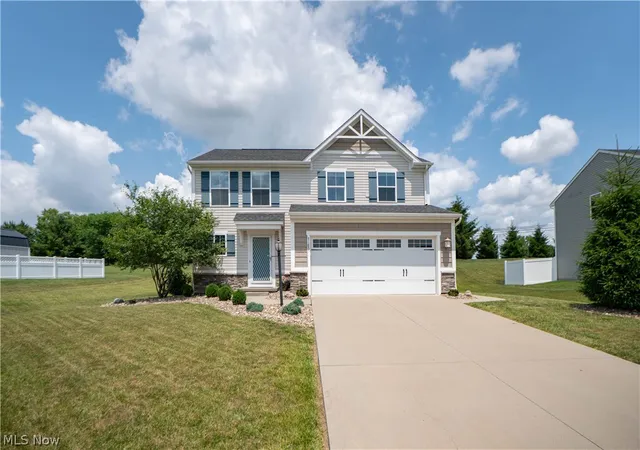 Photo 2 of Sale Pending at 7185 Gauntlet St Sw, Massillon, OH 44646 | MLS# 5238316 | Listing updated on 2026-09-03