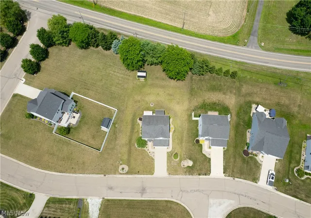 Photo 3 of Sale Pending at 7185 Gauntlet St Sw, Massillon, OH 44646 | MLS# 5238316 | Listing updated on 2026-09-03