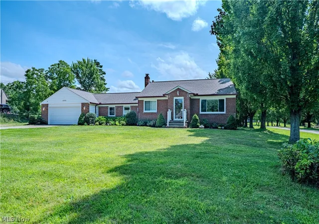Photo 3 of Single family home for sale at 31950 Chardon Rd, Willoughby Hills, OH 44094 | MLS# 5238084 | Listing updated on 2026-09-30