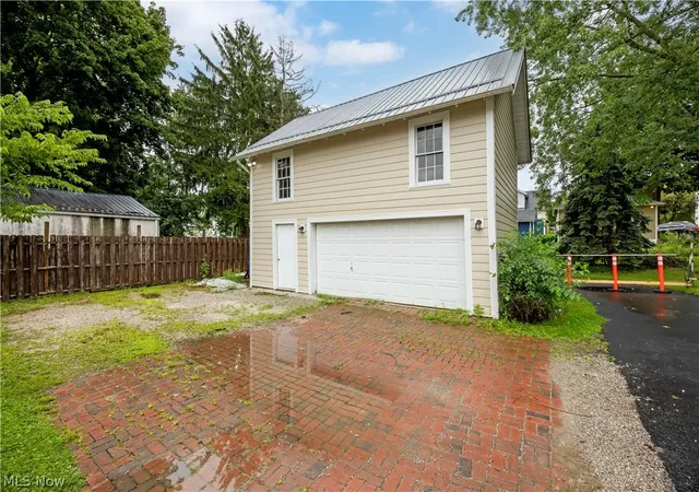 Photo 2 of Single family home for sale at 125 E Walnut St, Ashland, OH 44805 | MLS# 5238116 | Listing updated on 2026-09-29