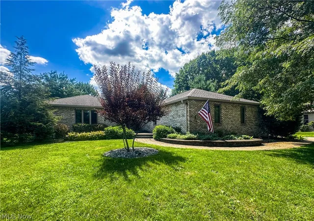 Photo 1 of Sale Pending at 11 Mohawk Dr, Girard, OH 44420 | MLS# 5238235 | Listing updated on 2026-09-16