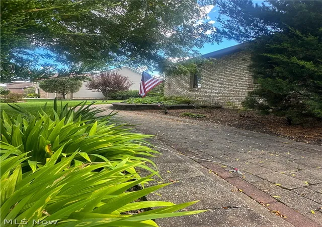 Photo 3 of Sale Pending at 11 Mohawk Dr, Girard, OH 44420 | MLS# 5238235 | Listing updated on 2026-09-16
