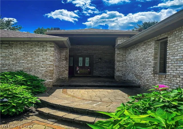 Photo 3 of Sale Pending at 11 Mohawk Dr, Girard, OH 44420 | MLS# 5238235 | Listing updated on 2026-09-16