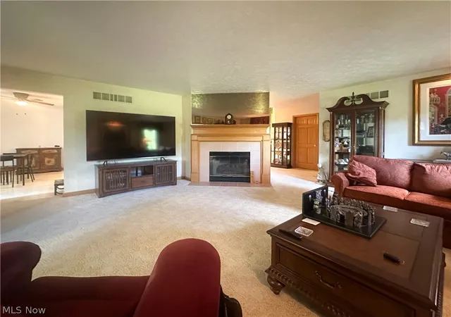 Photo 4 of Sale Pending at 11 Mohawk Dr, Girard, OH 44420 | MLS# 5238235 | Listing updated on 2026-09-16