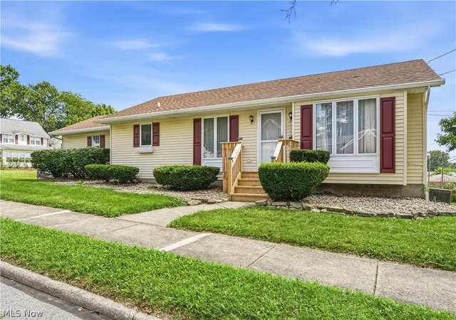 Single family home for sale at 252 Clinton Ave, Akron, OH 44301 | MLS# 5238387