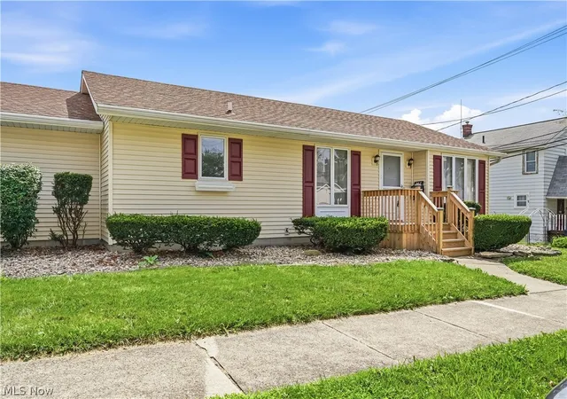 Photo 2 of Single family home for sale at 252 Clinton Ave, Akron, OH 44301 | MLS# 5238387 | Listing updated on 2026-09-09