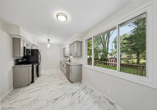 Photo 4 of Sale Pending at 1155 Bell Ct, Elyria, OH 44035 | MLS# 5238313 | Listing updated on 2026-09-14