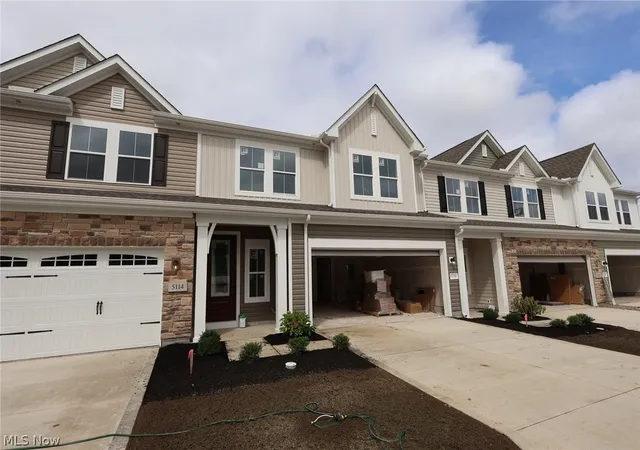 Photo 3 of Townhouse for sale at 5112 Shepherds Glen, Willoughby, OH 44094 | MLS# 5238463 | Listing updated on 2026-10-02