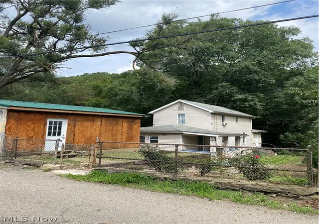 Photo 2 of Single family home for sale at 729 Valley Ave, East Liverpool, OH 43920 | MLS# 5234552 | Listing updated on 2026-09-02