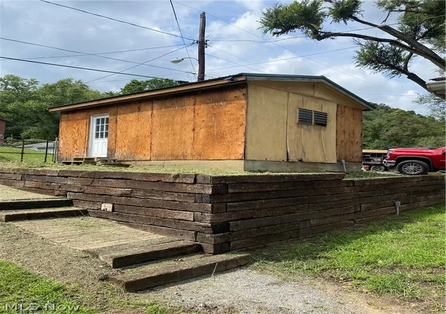 Photo 3 of Single family home for sale at 729 Valley Ave, East Liverpool, OH 43920 | MLS# 5234552 | Listing updated on 2026-09-02