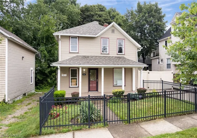 Single family home for sale at 543 Allyn St, Akron, OH 44311 | MLS# 5236747