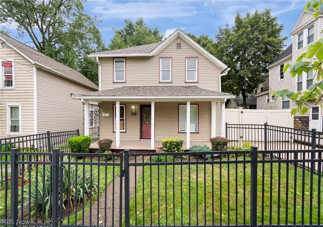 Photo 2 of Single family home for sale at 543 Allyn St, Akron, OH 44311 | MLS# 5236747 | Listing updated on 2026-09-02