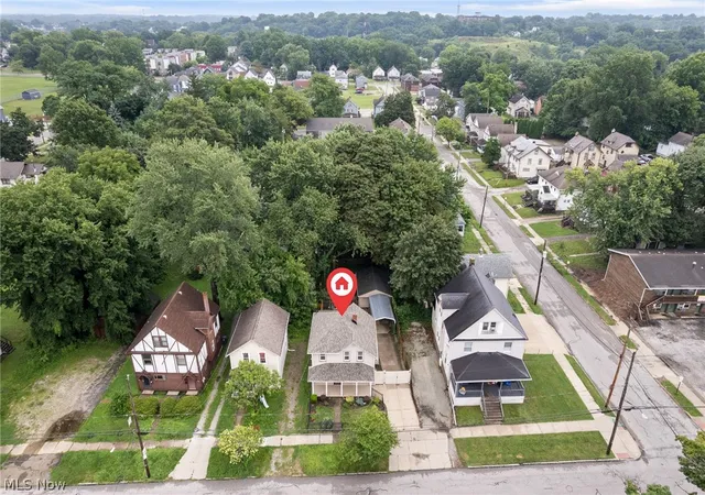 Photo 3 of Single family home for sale at 543 Allyn St, Akron, OH 44311 | MLS# 5236747 | Listing updated on 2026-09-02
