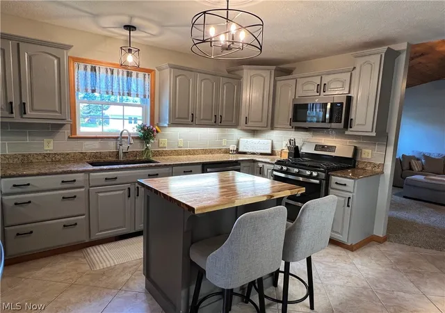 Photo 2 of Sale Pending at 2941 Shirley St, Ashtabula, OH 44004 | MLS# 5238127 | Listing updated on 2026-09-11