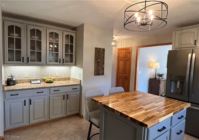 Photo 3 of Sale Pending at 2941 Shirley St, Ashtabula, OH 44004 | MLS# 5238127 | Listing updated on 2026-09-11