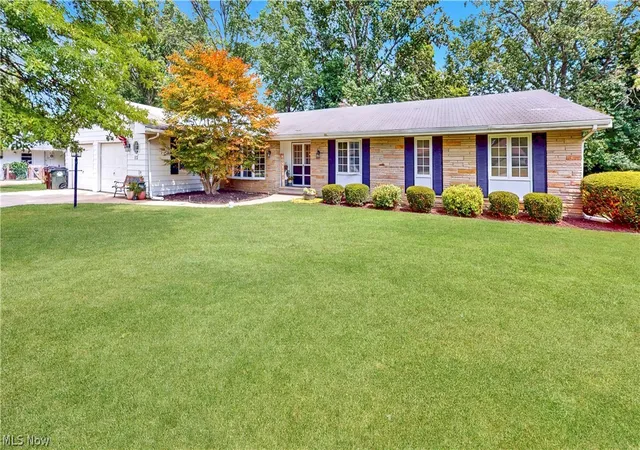 Photo 2 of Single family home for sale at 173 Brentview Dr, Grafton, OH 44044 | MLS# 5238048 | Listing updated on 2026-09-15