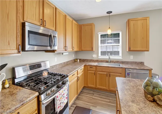 Photo 3 of Single family home for sale at 1240 Creekledge Ct, Streetsboro, OH 44241 | MLS# 5238092 | Listing updated on 2026-09-17