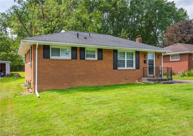 Photo 1 of Single family home for sale at 3235 Sunnybrooke, Youngstown, OH 44511 | MLS# 5238514 | Listing updated on 2026-09-10