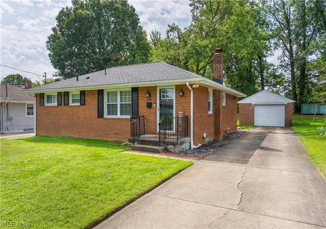 Photo 3 of Single family home for sale at 3235 Sunnybrooke, Youngstown, OH 44511 | MLS# 5238514 | Listing updated on 2026-09-10
