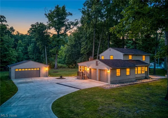 Photo 2 of Single family home for sale at 310 Rutland Ave, Youngstown, OH 44515 | MLS# 5238523 | Listing updated on 2026-09-28