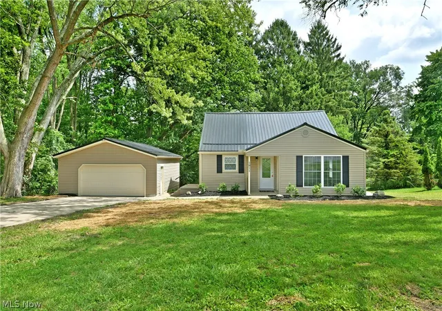 Photo 1 of Sale Pending at 1911 Hubbard Thomas Rd, Hubbard, OH 44425 | MLS# 5238250 | Listing updated on 2026-09-16