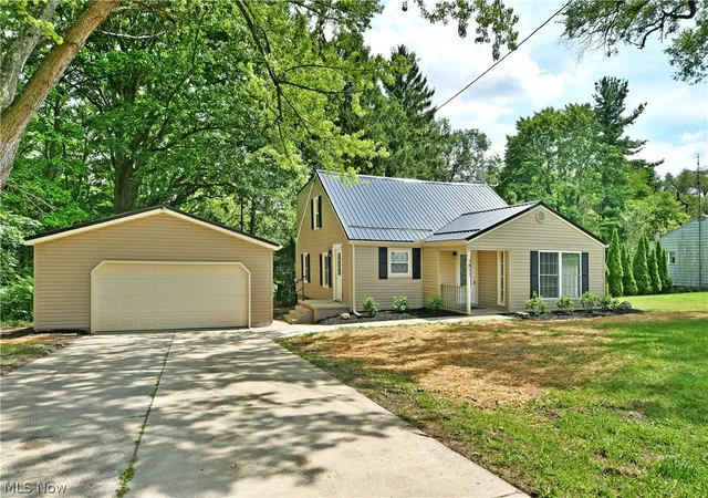 Photo 45 of Sale Pending at 1911 Hubbard Thomas Rd, Hubbard, OH 44425 | MLS# 5238250 | Listing updated on 2026-09-16
