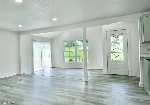 Photo 3 of Sale Pending at 1911 Hubbard Thomas Rd, Hubbard, OH 44425 | MLS# 5238250 | Listing updated on 2026-09-16