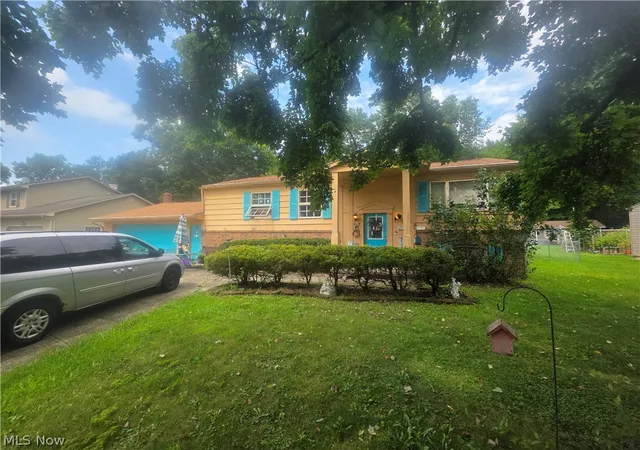 Photo 1 of Sale Pending at 5778 Yorktown Ln, Austintown, OH 44515 | MLS# 5238413 | Listing updated on 2026-09-08