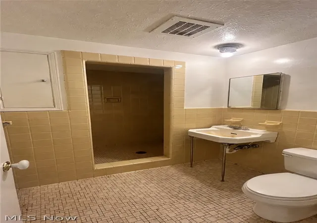 Photo 13 of Condo for sale at 13800 Fairhill Rd #318, Shaker Heights, OH 44120 | MLS# 5238061 | Listing updated on 2026-09-14