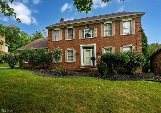 Photo 2 of Single family home for sale at 1035 Stratford Pl, Alliance, OH 44601 | MLS# 5237639 | Listing updated on 2026-09-10