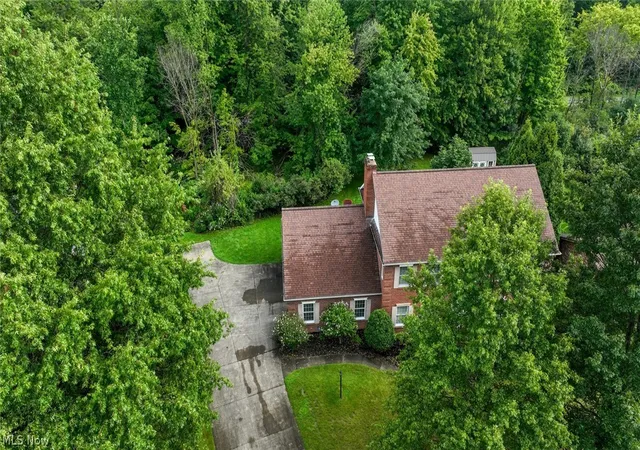 Photo 3 of Single family home for sale at 1035 Stratford Pl, Alliance, OH 44601 | MLS# 5237639 | Listing updated on 2026-09-10
