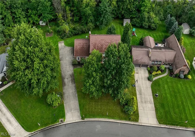 Photo 3 of Single family home for sale at 1035 Stratford Pl, Alliance, OH 44601 | MLS# 5237639 | Listing updated on 2026-09-10