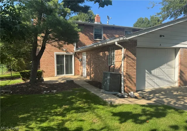 Photo 3 of Sale Pending at 24620 Clareshire Dr #3A, North Olmsted, OH 44070 | MLS# 5238584 | Listing updated on 2026-09-08