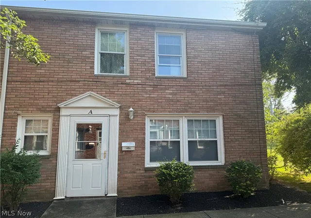 Listing Photo 4 - Condo for sale in building located at 24620 Clareshire Dr, North Olmsted, OH 44070 - Unit #3A