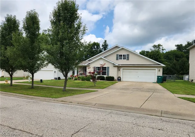 Photo 2 of Sale Pending at 425 Harvest Dr, Ravenna, OH 44266 | MLS# 5238549 | Listing updated on 2026-09-09